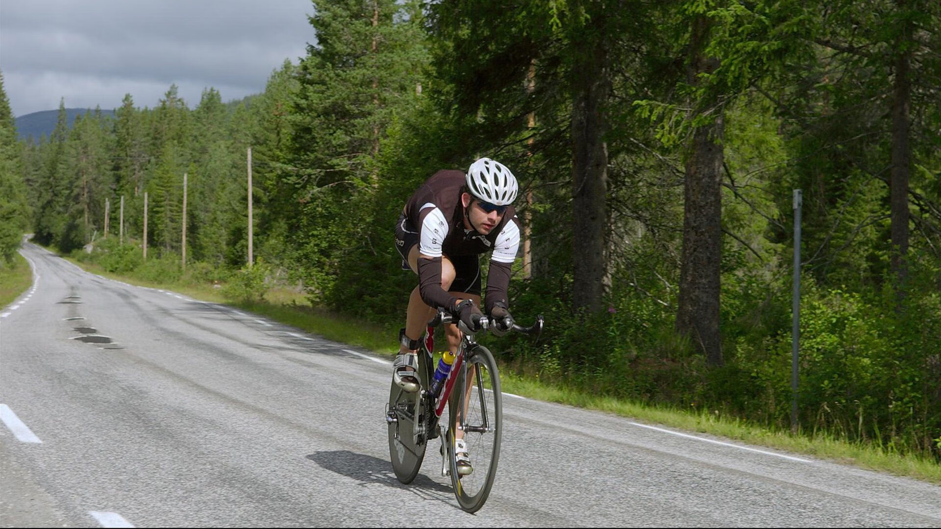 比利时游泳选手在男子100米蝶泳比赛中获得第八名，100蝶泳世界纪录视频
